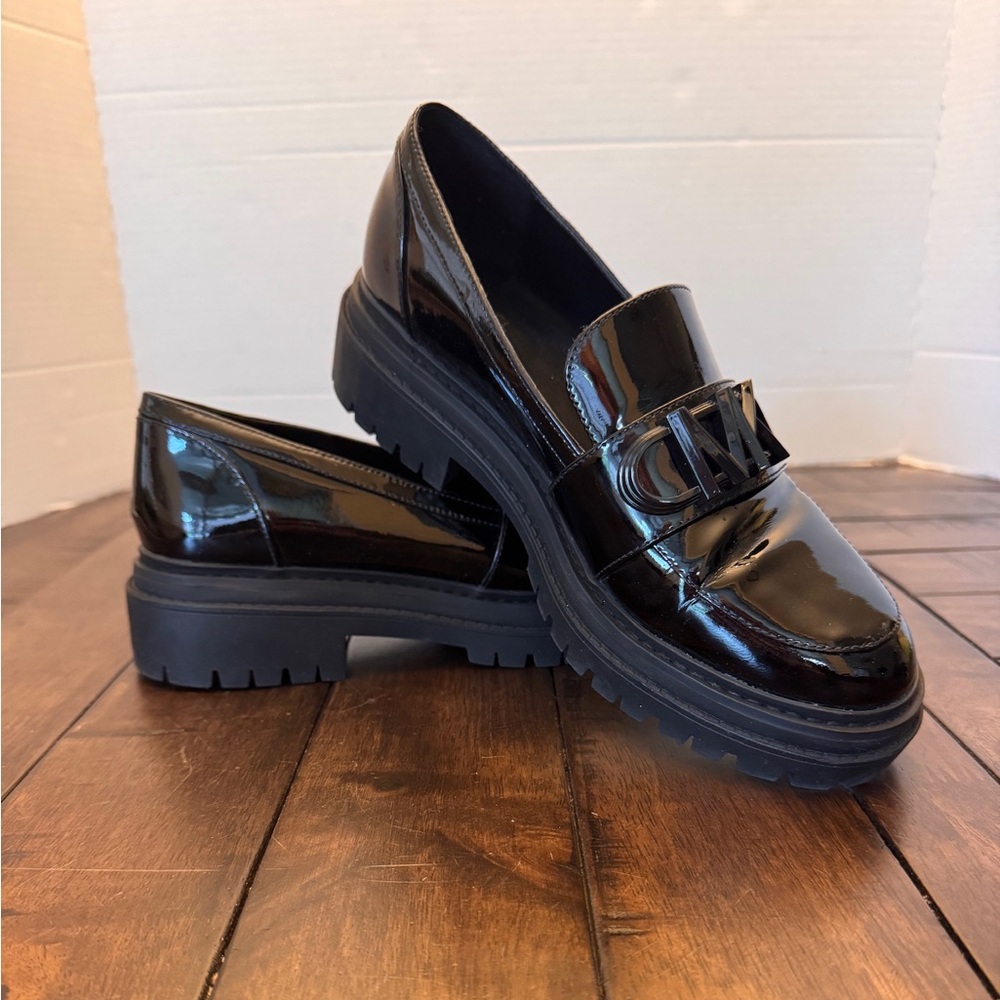MICHAEL KORS Women's Black Patent Parker Lug Empire MK Charm Loafer Shoe Size 7 - Picture 1 of 11